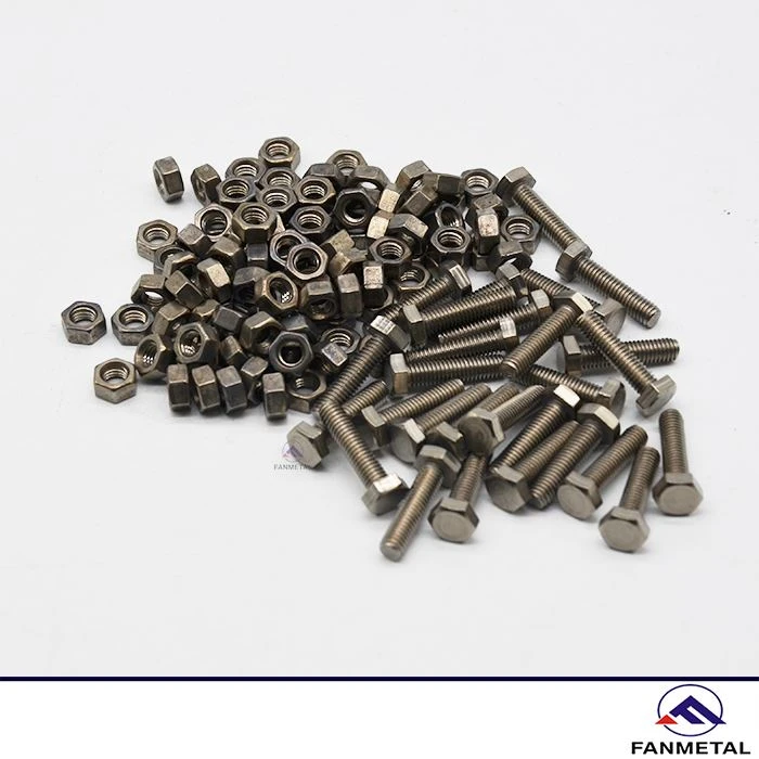 Baut dan mur titanium